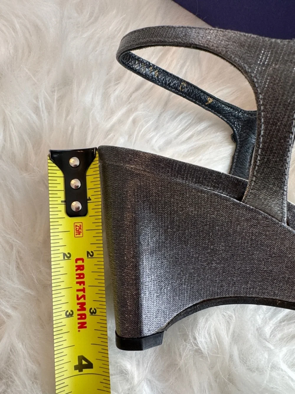 Stuart Weitzman “Glosensation” Pewter Matte Lame Wedge Sandals size 9 - Picture 13 of 15